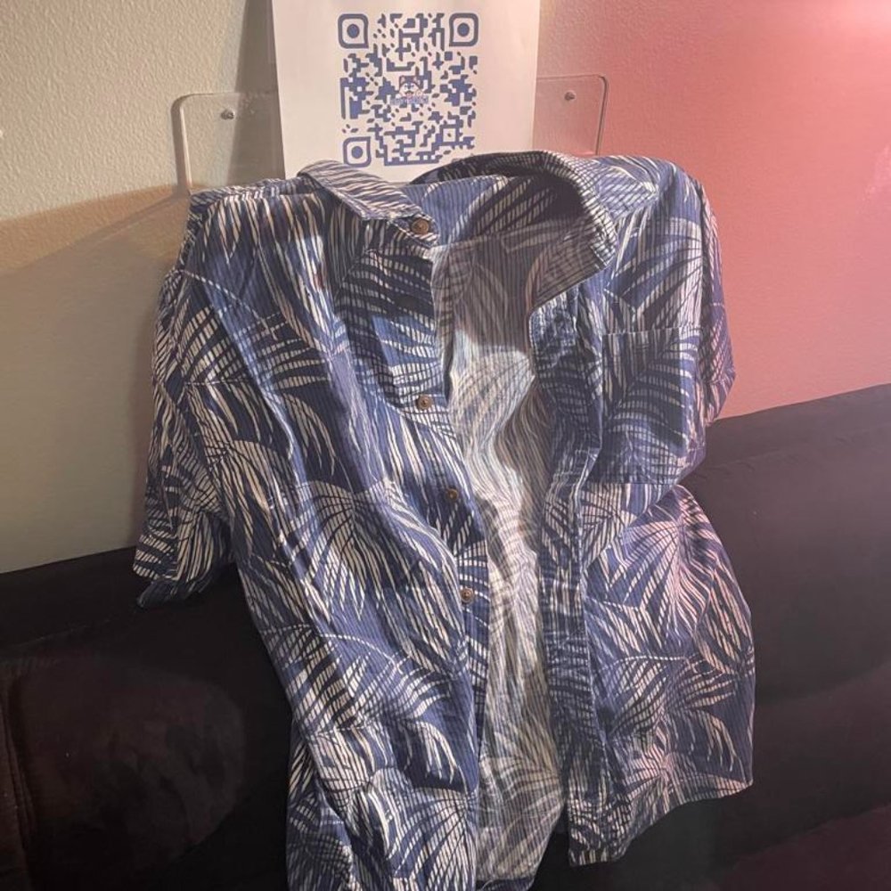 Croft & Barrow Men's Classic Button-Up Hawaiian Shirt (Medium)